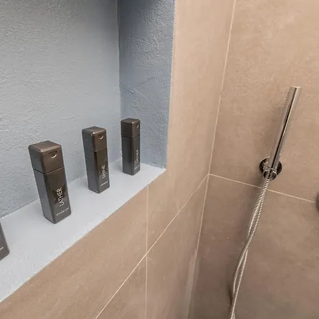 De Ferrari Famyly Apart Otel Cenova