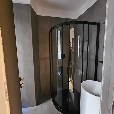 De Ferrari Famyly 公寓式酒店 4*