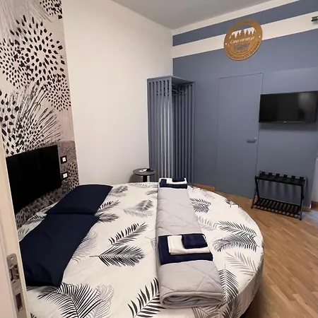 De Ferrari Famyly 公寓式酒店 4*