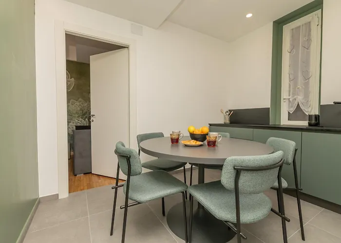 De Ferrari Famyly 4* جنوة